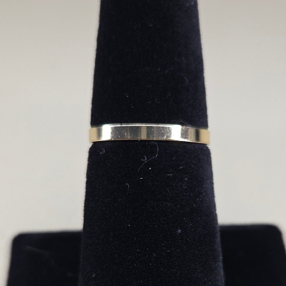 Gold Tone Minimalist Flat Edge Pipe Cut Band Stacking Ring Size 7